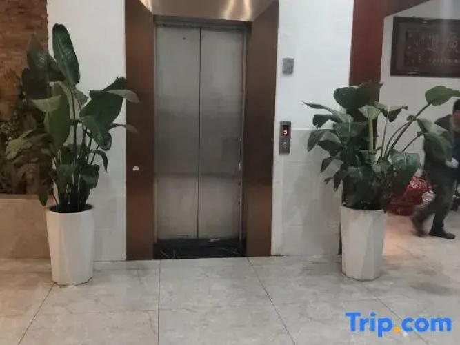 Luoping Zhijia Hotel