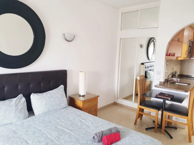 Lagos Main Avenue Studio With Marina View Balcony