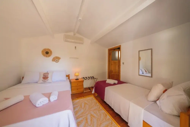 Standard Triple room with pool view