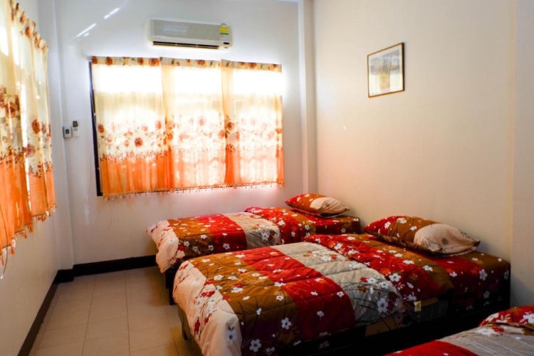 Standard Triple room