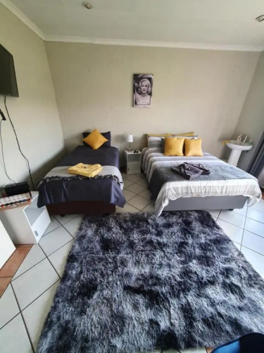 Life Tours & Accommodation
