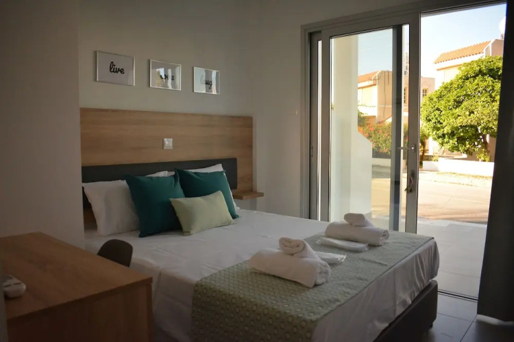 Green Bay Suites