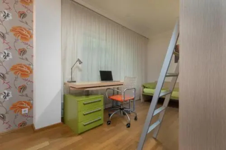 Allee Apartment