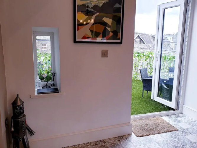 Central Windermere Luxury two bed Apartment Dog Friendly