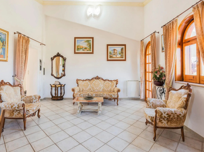 Traditional holiday home with private terrace