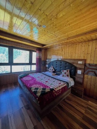 Classic Double room with balcony and with mountain view