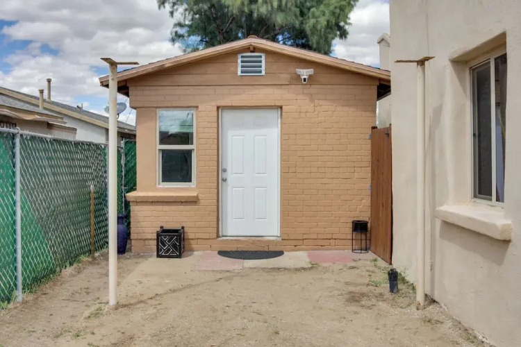 Tucson Studio w/ Private Backyard - Great Location