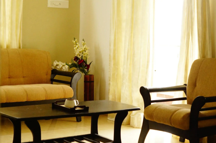 Eben Service Apartment