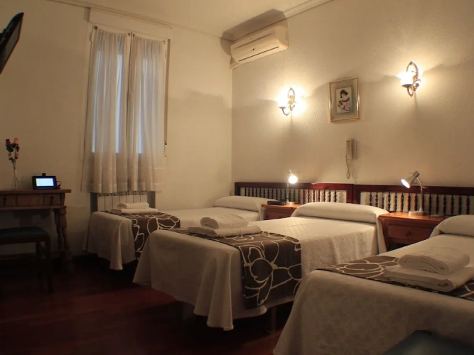 Standard Triple room with city view
