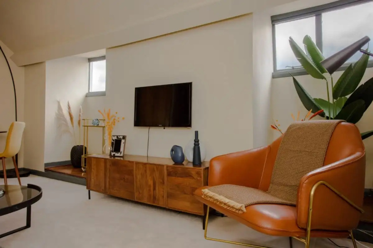 The Crescent Moon - Elegant 1bdr Flat