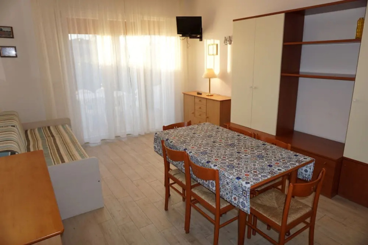 Cozy Villa With Private Garden-beahost