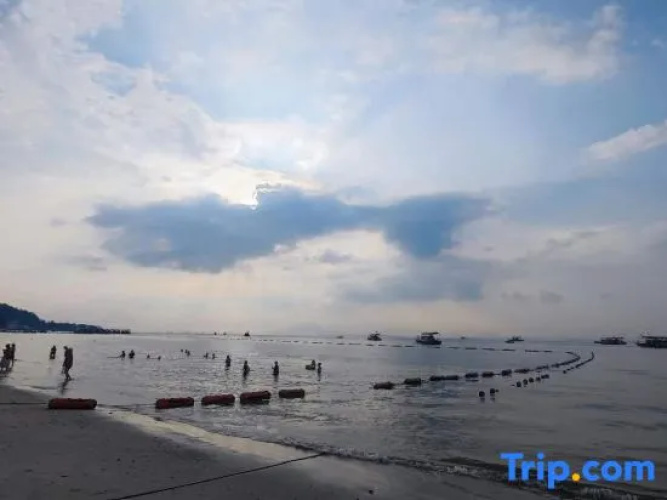 Xunqu First Line Seaview Resort Apartment