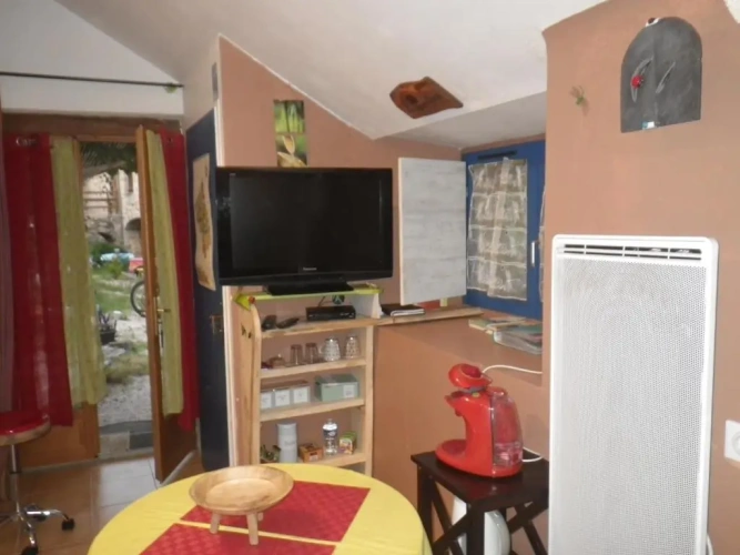 Standard Twin room with garden view