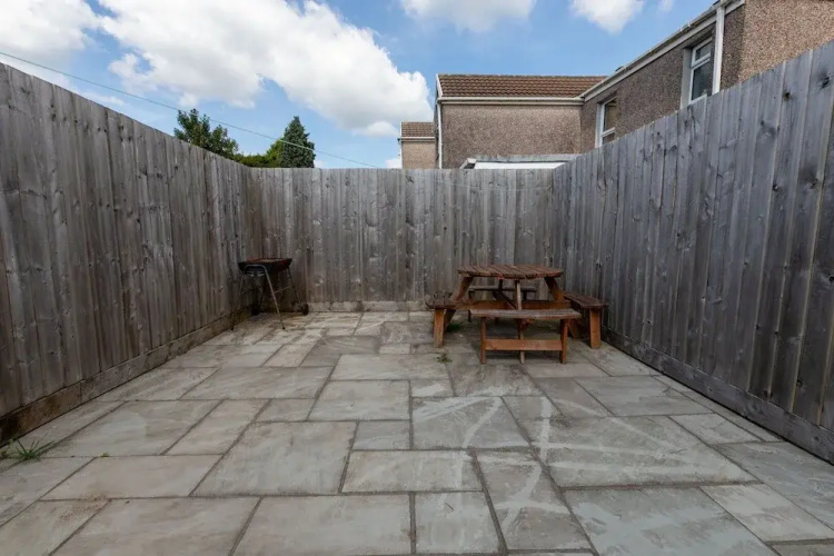 Bright 3-bed Swansea House + Parking