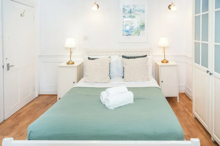 Spacious 3BR 2BA Flat in Central Soho