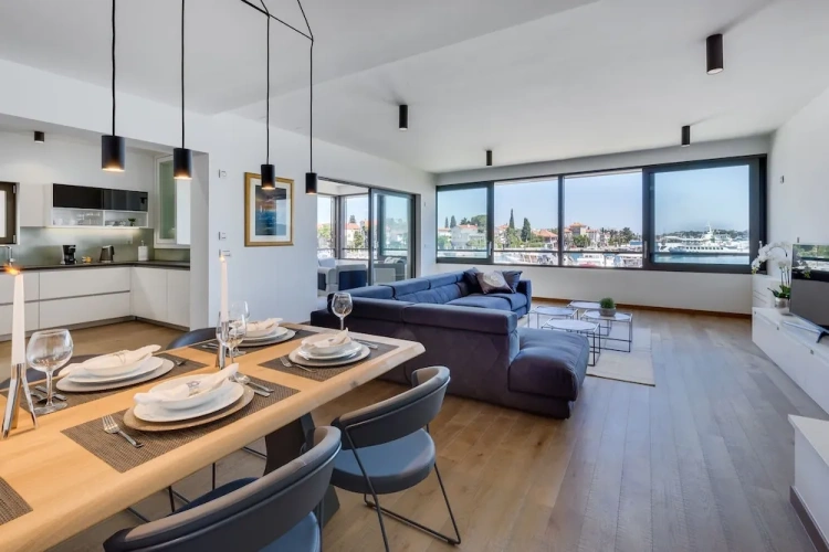 2 Bedrooms Luxury Apartment with sea view