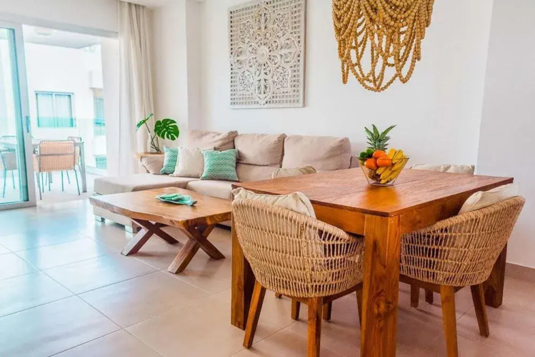 Luxury 2 BR Penthouse With Private Rooftop Picuzzi