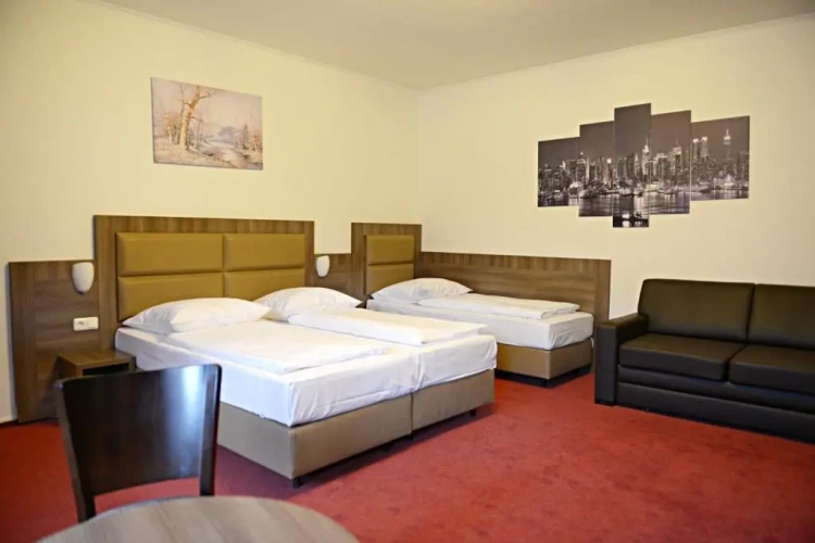 Standard Triple room