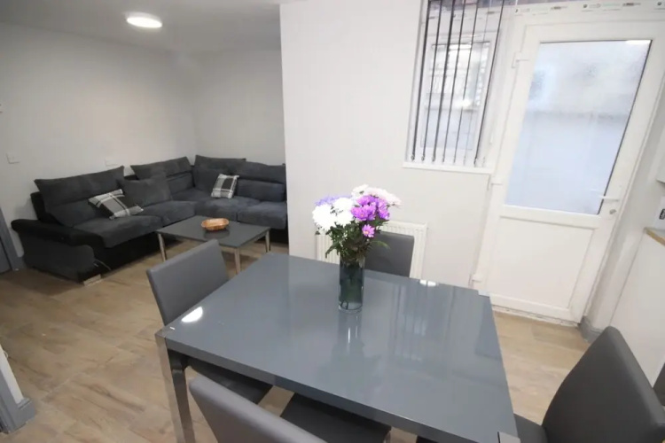 Stunning 6 bed House