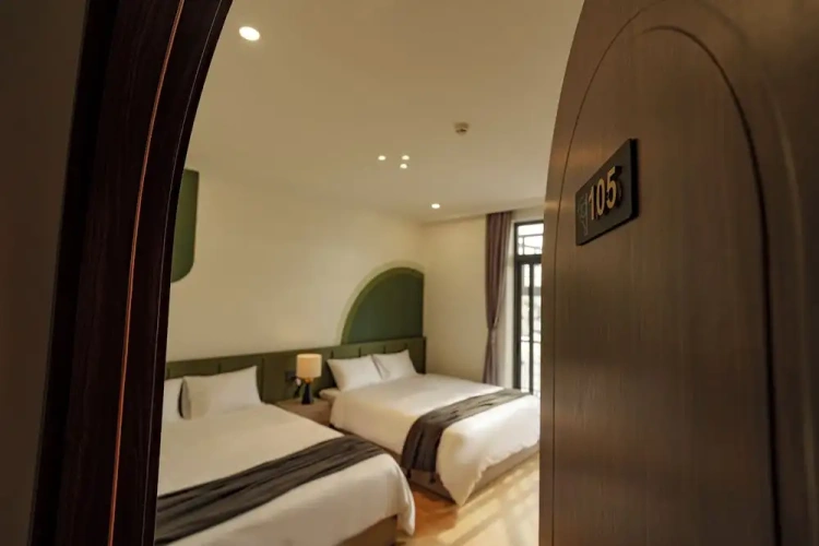 Superior Quadruple room with balcony and with city view