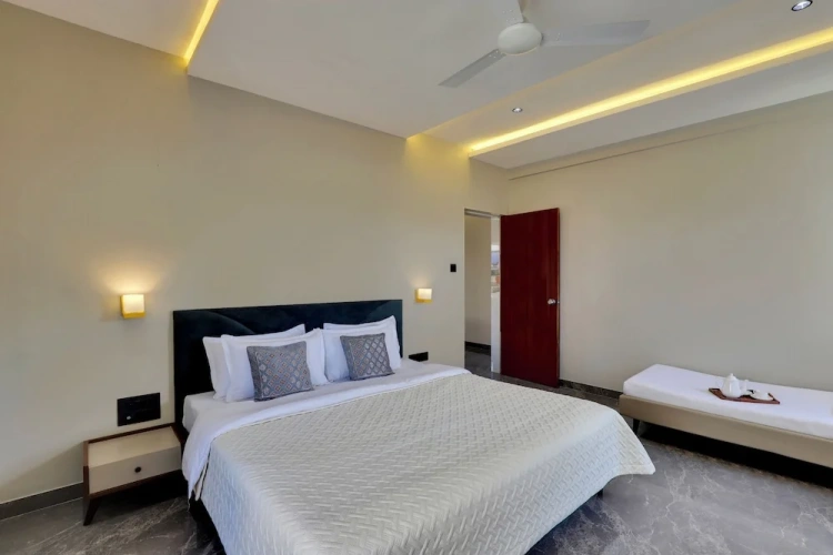 2 Bedrooms Basement Villa with balcony and with garden view