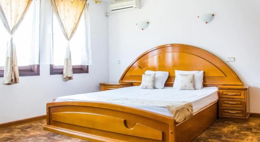 Elegance Hotel