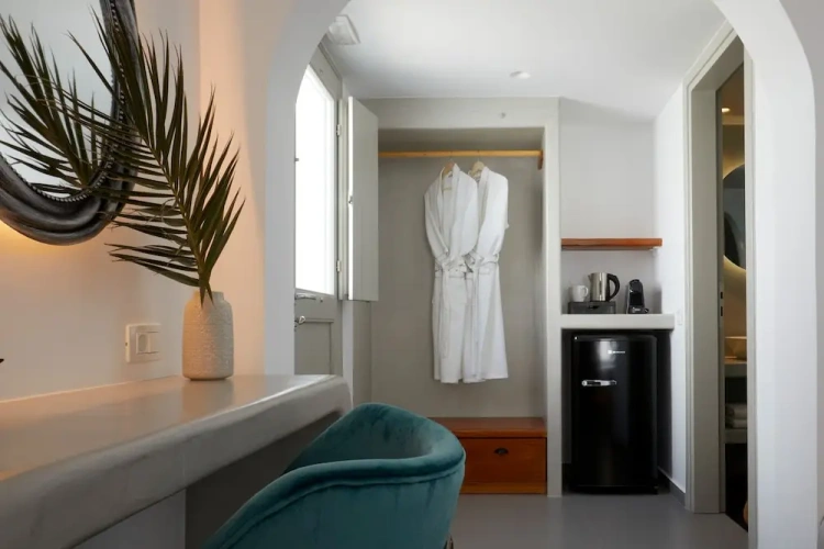 1 Bedroom Standard Double Family room with balcony and with mountain view