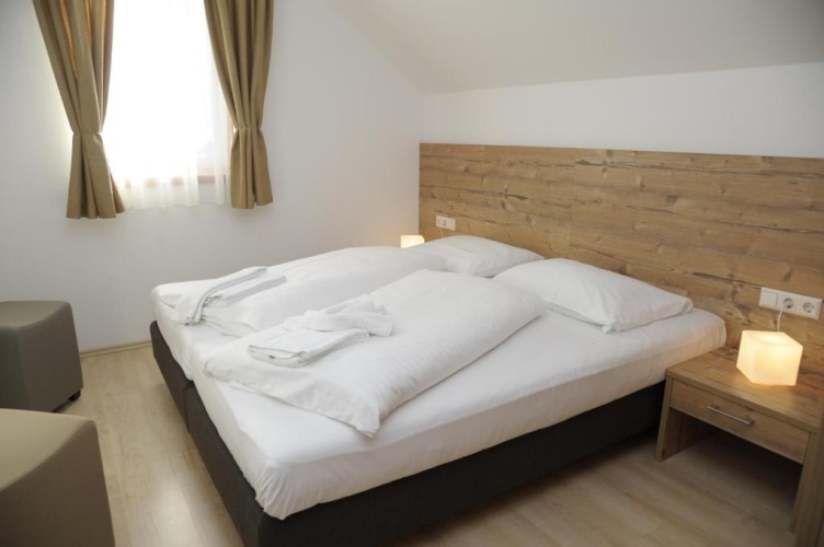 4 Bedrooms Cottage