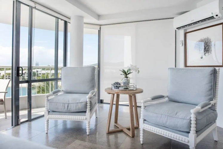 2 Bedrooms Luxury Apartment with balcony and with water view