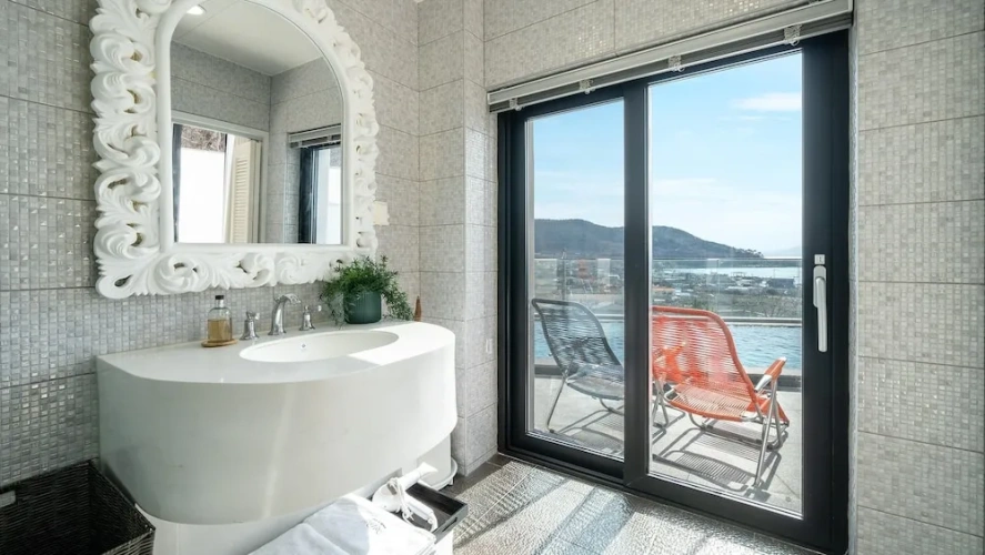 2 Bedrooms Villa with balcony