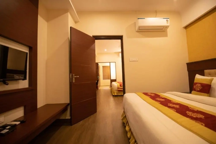 Quadruple Family Suite