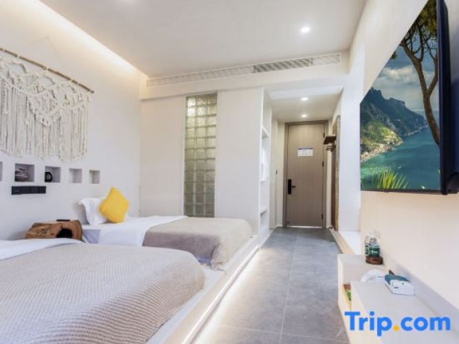 Deluxe Twin room with balcony