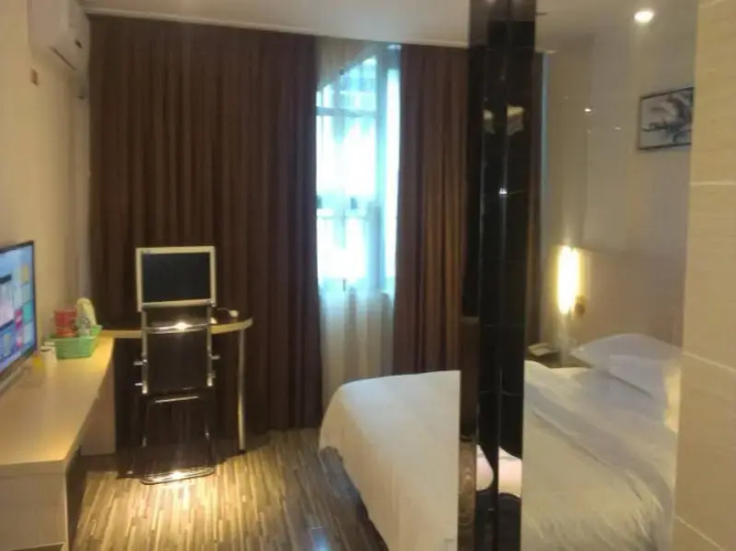 Sanyuehua Hotel