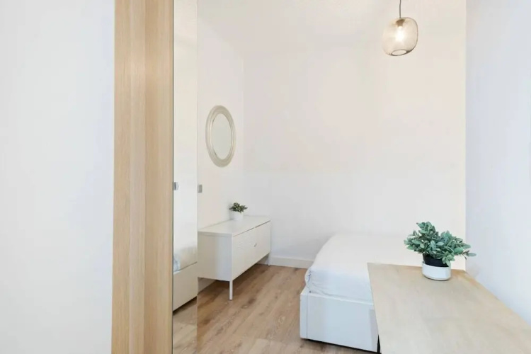 Stunning 2 Bedroom amd Bath Apartment in Eixample