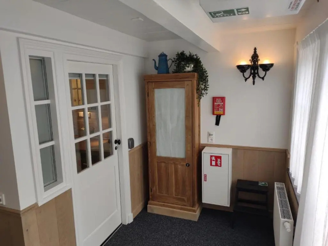 VRYE HEERLYKHEYD ( adults only ) studio 2