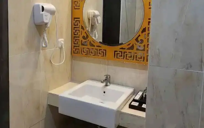 King Royal Hotel