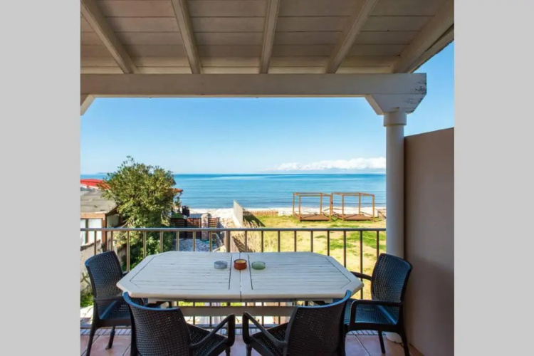 Maistro Beach House