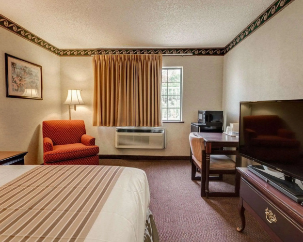 Econo Lodge Inn & Suites El Paso West