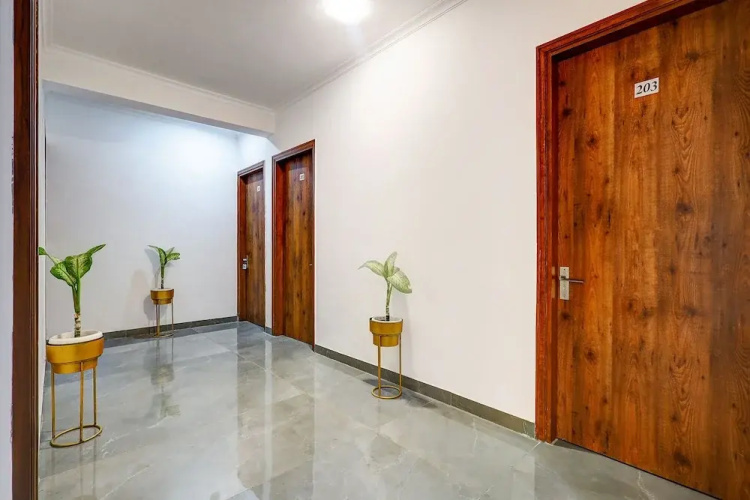 Fabhotel La Corporate Suite
