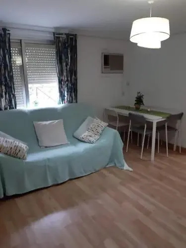 Flat 4-5pax FREE PARKING!!!