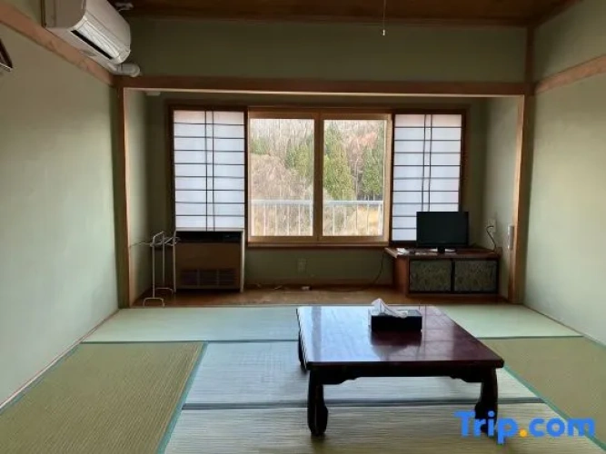 Standard room with mountain view