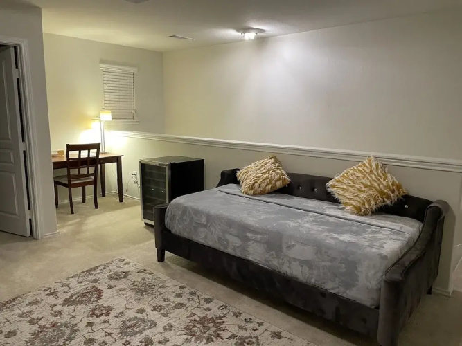 ECLIPZ Modern CEO Corp House