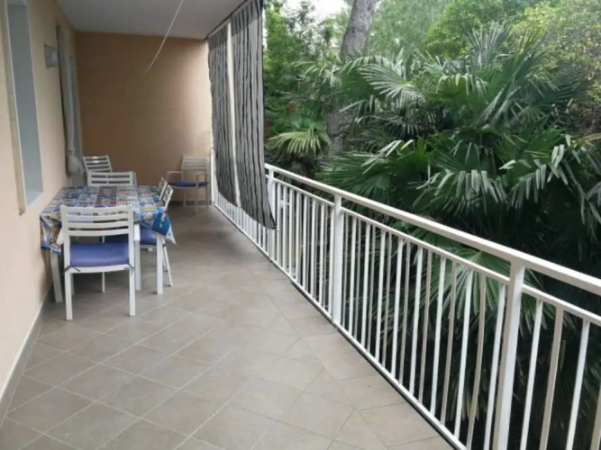 2 Bedrooms Apartment with balcony and with garden view