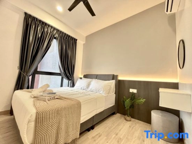 Standard Twin room with city view