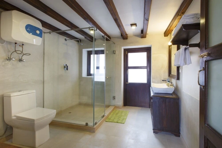 Classic Twin room with courtyard view