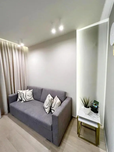 8 Blocks Apartments 4B
