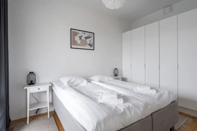 Modern 2BR Apartment with Sauna & Large Balcony