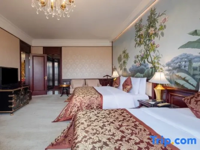 Quintuple Family Suite