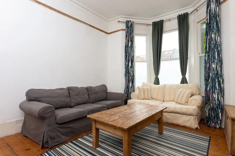 2 Bedroom Flat In Earlsfield