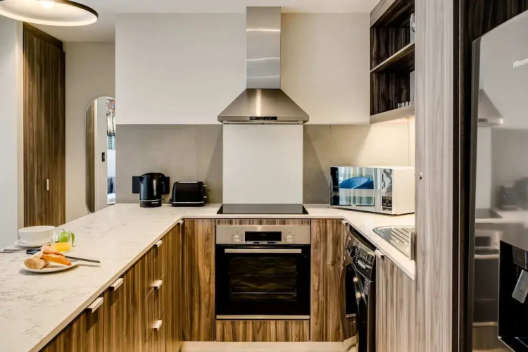 Upscale Urban Haven at City Suite 906